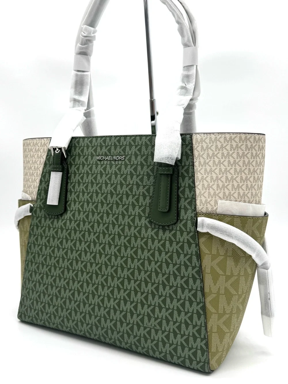 Michael Kors Voyager Large Color-Block Signature Logo Tote Bag - Amazon Green